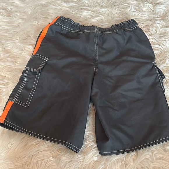 Like new, Old Navy, boys, swim trunks - Picture 3 of 4